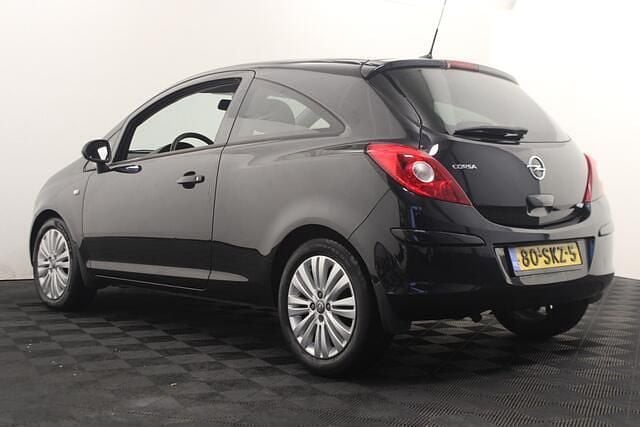 Occasion Opel Corsa Selection 86 PK (63 kW) 2011 Zwart (metallic) Hatchback