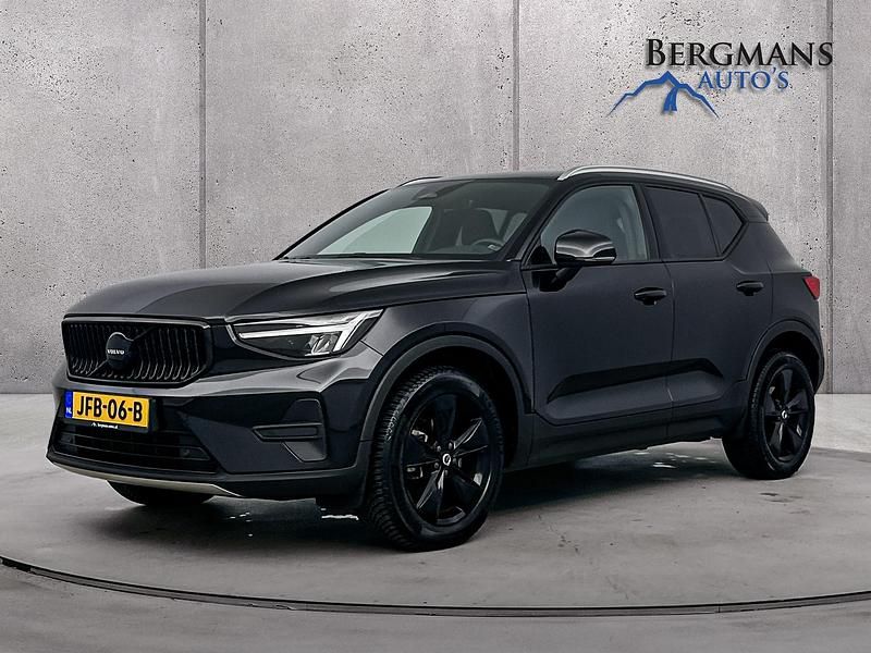 Zwart Gebruikt 2022 Volvo XC40 Core SUV | € 36.600 (Super prijs) - Afbeelding 1/4