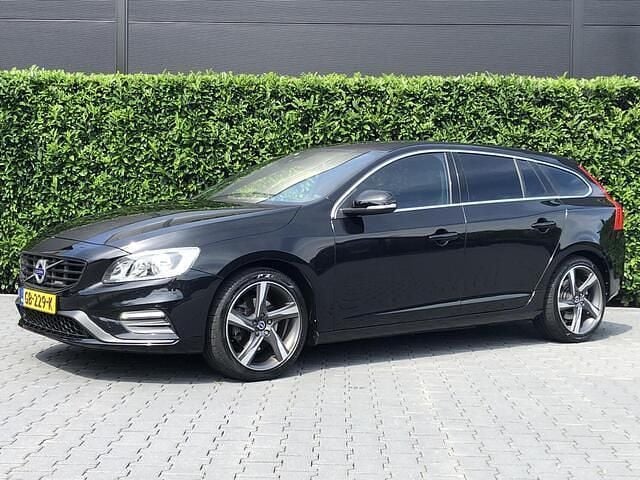 Zwart Gebruikt 2015 Volvo V60 R-Design Stationwagen | € 13.950 (Goede deal) - Afbeelding 1/4