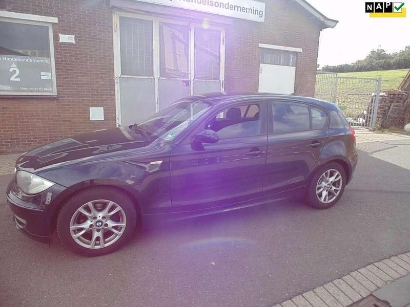 Blauw Gebruikt 2009 BMW 118 Hatchback | € 2.950 (Eerlijke prijs) - Afbeelding 1/4