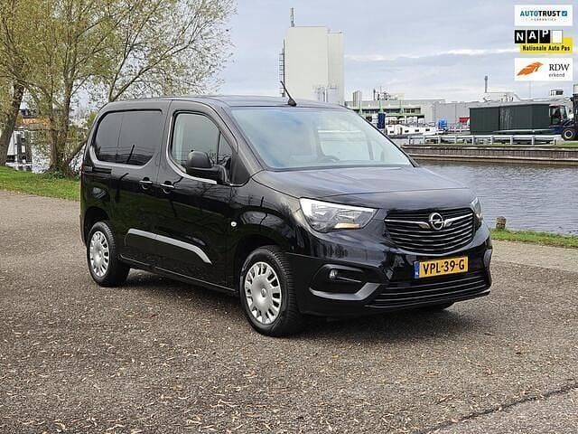 Zwart Gebruikt 2022 Opel Combo Edition Van | € 10.750 (Goede deal) - Afbeelding 1/4