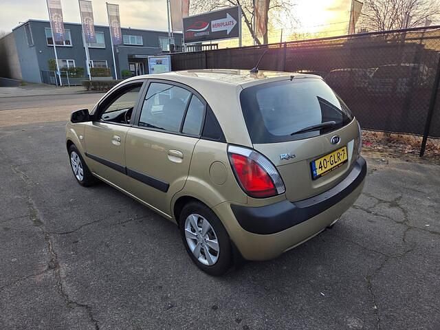 Occasion Kia Rio 97 PK (71 kW) 2008 Beige Hatchback