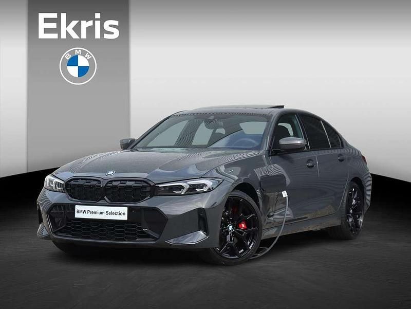 Grijs Gebruikt 2025 BMW 330e M Sport Sedan | € 67.248 - Afbeelding 1/4