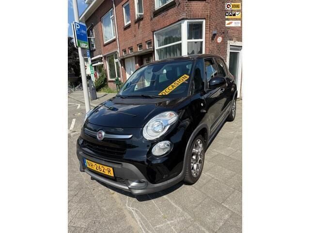Zwart Gebruikt 2017 Fiat 500L Trekking MPV | € 11.250 (Iets duurder) - Afbeelding 1/4