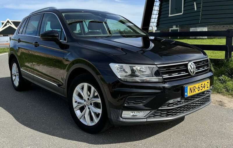 Zwart Gebruikt 2017 VW Tiguan Comfortline SUV | € 24.995 (Iets duurder) - Afbeelding 1/4