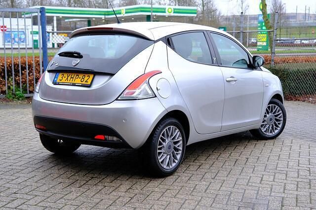 Occasion Lancia Ypsilon 80 PK (58 kW) 2014 Grijs Hatchback