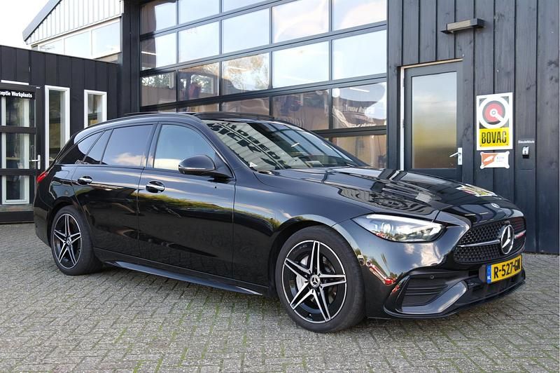Zwart Gebruikt 2022 Mercedes C200 AMG line Stationwagen | € 38.589 - Afbeelding 1/4