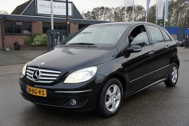 Zwart (metallic) Gebruikt 2007 Mercedes B170 MPV | € 3.450 (Eerlijke prijs) - Afbeelding 1/4