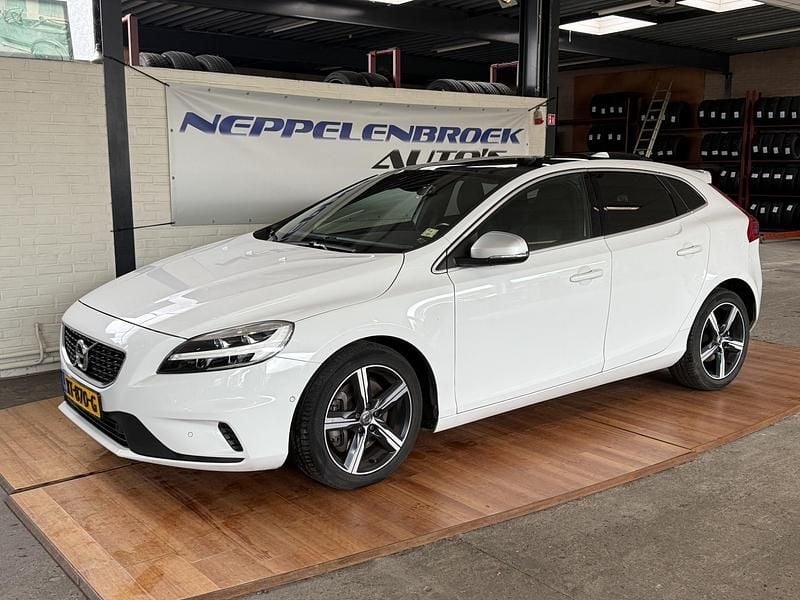 Wit Gebruikt 2019 Volvo V40 Stationwagen | € 18.400 (Eerlijke prijs) - Afbeelding 1/4