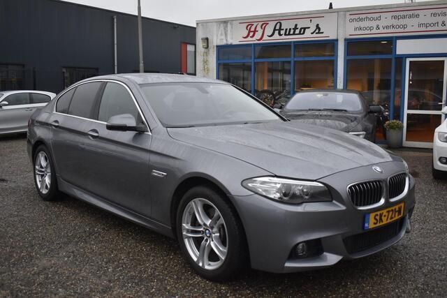 Grijs, metallic lak Gebruikt 2016 BMW 520 Executive Sedan | € 19.900 (Eerlijke prijs) - Afbeelding 1/4