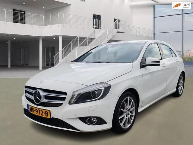Wit Gebruikt 2015 Mercedes A180 Ambition Hatchback | € 11.950 (Goede deal) - Afbeelding 1/4