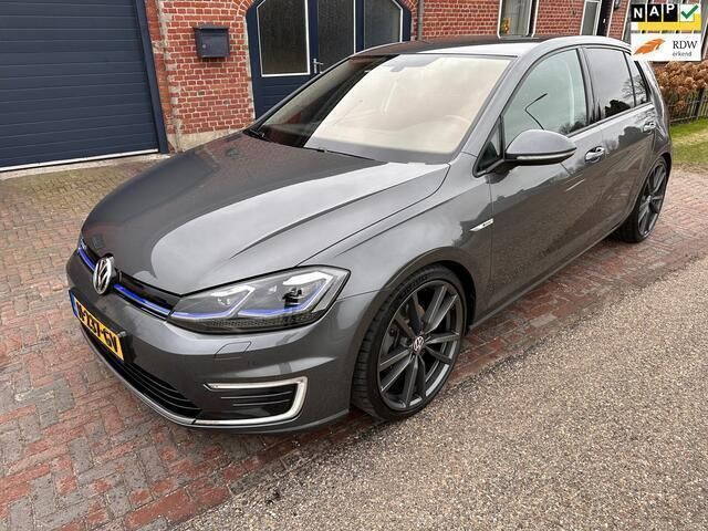 Grijs Gebruikt 2020 VW e-Golf Hatchback | € 13.950 (Eerlijke prijs) - Afbeelding 1/4