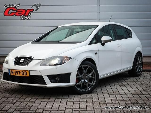 Wit Gebruikt 2011 Seat Leon FR Hatchback | € 7.980 (Duur) - Afbeelding 1/4