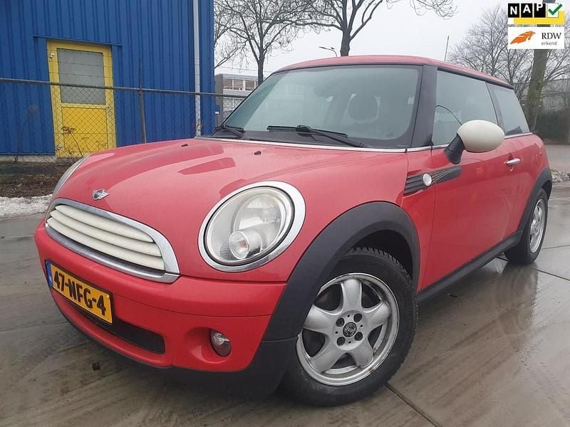 Rood Occasion 2010 Mini ONE Business Hatchback | € 3.950 (Eerlijke prijs) - Afbeelding 1/4