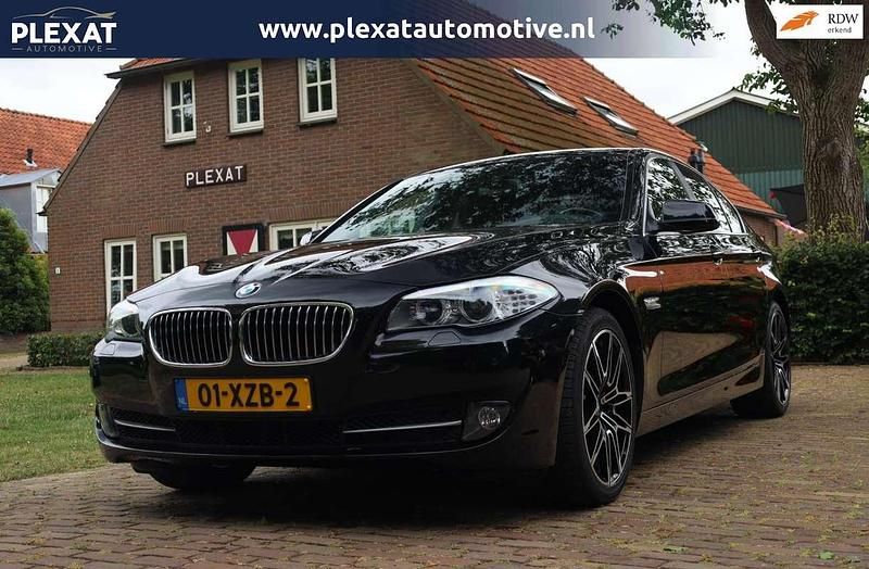 Zwart Gebruikt 2012 BMW 528 Sedan | € 15.945 (Goede deal) - Afbeelding 1/4