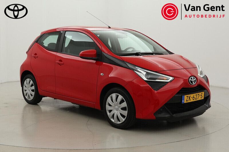 Rood Gebruikt 2019 Toyota Aygo X-play Hatchback | € 11.999 (Iets duurder) - Afbeelding 1/4