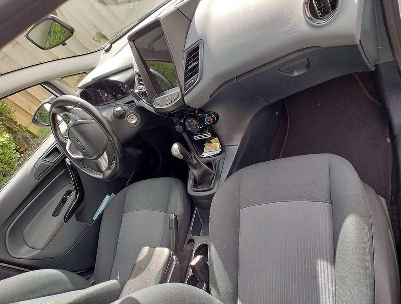 Wit Gebruikt 2011 Ford Fiesta Limited Hatchback | € 2.400 (Super prijs) - Afbeelding 1/4