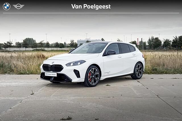 Wit Nieuw 2025 BMW 120 M Sport Hatchback | € 50.900 (Duur) - Afbeelding 1/4
