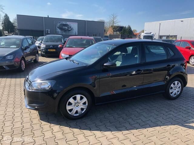 Zwart Gebruikt 2010 VW Polo Hatchback | € 4.989 (Eerlijke prijs) - Afbeelding 1/4