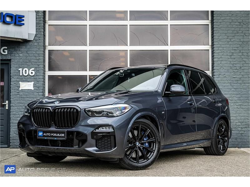 Grijs, metallic lak Gebruikt 2020 BMW X5 Executive SUV | € 57.950 (Iets duurder) - Afbeelding 1/4