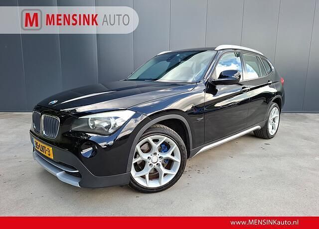Zwart, metallic lak Gebruikt 2010 BMW X1 Executive SUV | € 7.750 (Goede deal) - Afbeelding 1/4