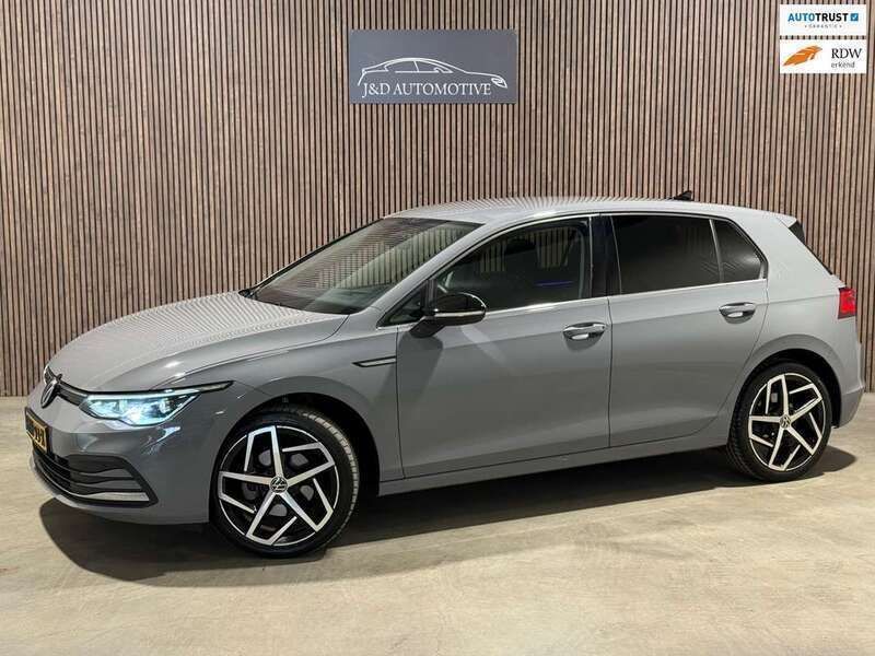 Grijs, metallic lak Gebruikt 2020 VW Golf VIII Style Hatchback | € 21.900 (Eerlijke prijs) - Afbeelding 1/4