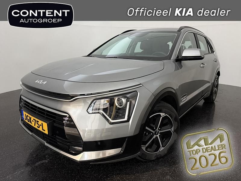 Grijs Occasion 2025 Kia Niro SUV | € 37.440 (Eerlijke prijs) - Afbeelding 1/4