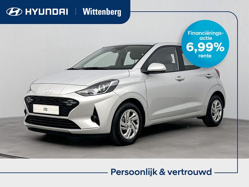 Grijs Nieuw 2024 Hyundai i10 Premium Hatchback | € 21.790 (Iets duurder) - Afbeelding 1/4