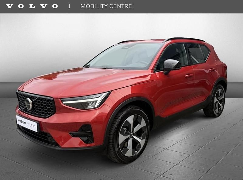 Rood Occasion 2025 Volvo XC40 Plus SUV | € 42.995 (Eerlijke prijs) - Afbeelding 1/4