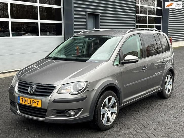 Grijs Gebruikt 2010 VW Touran MPV | € 4.750 (Eerlijke prijs) - Afbeelding 1/4