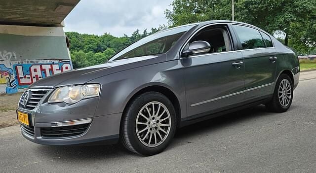 Grijs Gebruikt 2006 VW Passat Sedan | € 1.500 (Super prijs) - Afbeelding 1/4