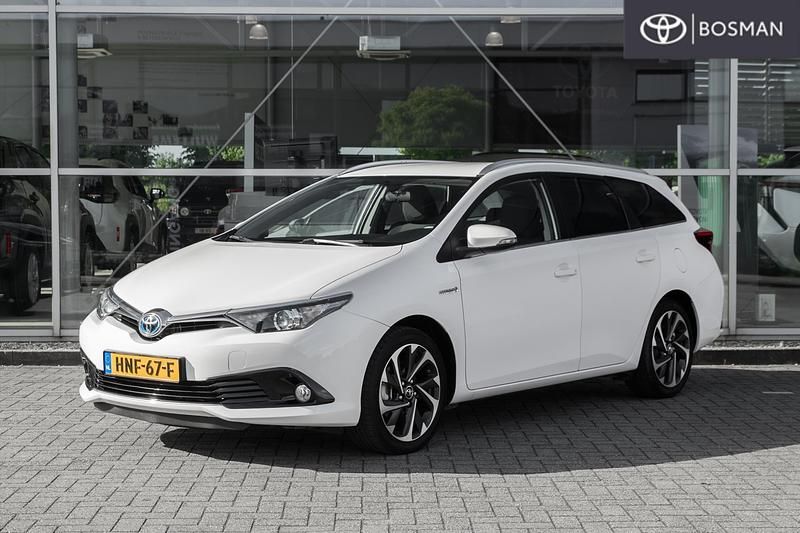 Wit Gebruikt 2016 Toyota Auris Hybrid Stationwagen | € 17.549 (Iets duurder) - Afbeelding 1/4