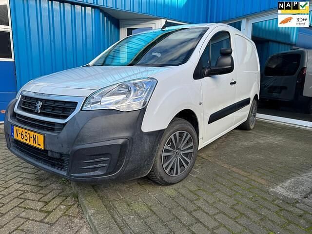 Wit Occasion 2018 Peugeot Partner Premium MPV | € 9.450 (Eerlijke prijs) - Afbeelding 1/4