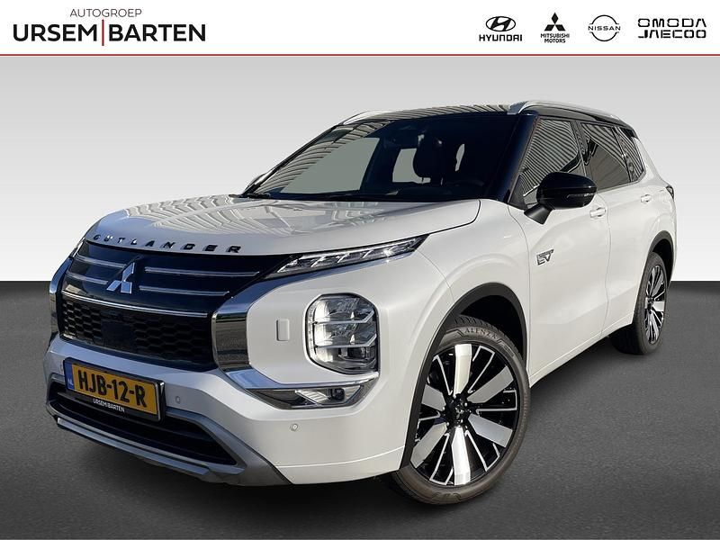 Wit Occasion 2025 Mitsubishi Outlander P-HEV Instyle SUV | € 52.730 - Afbeelding 1/4
