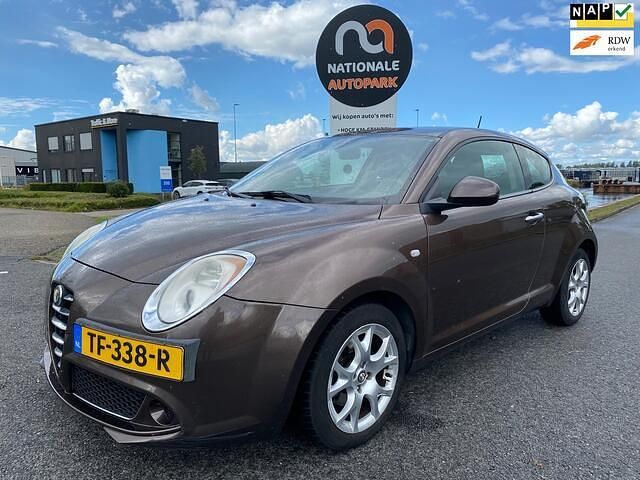Bruin Gebruikt 2011 Alfa Romeo MiTo Distinctive Hatchback | € 1.995 (Goede deal) - Afbeelding 1/4