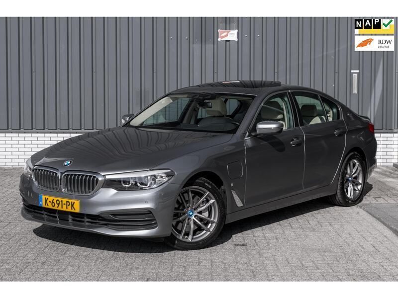 Grijs Gebruikt 2017 BMW 530 Executive Sedan | € 22.950 (Eerlijke prijs) - Afbeelding 1/4