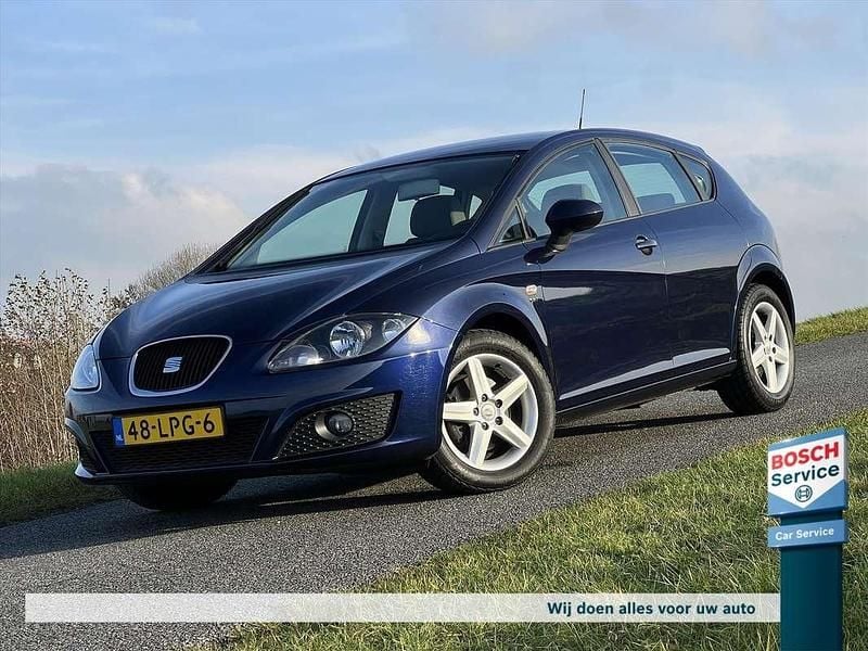 Blauw (metallic) Gebruikt 2010 Seat Leon Hatchback | € 3.650 (Eerlijke prijs) - Afbeelding 1/4