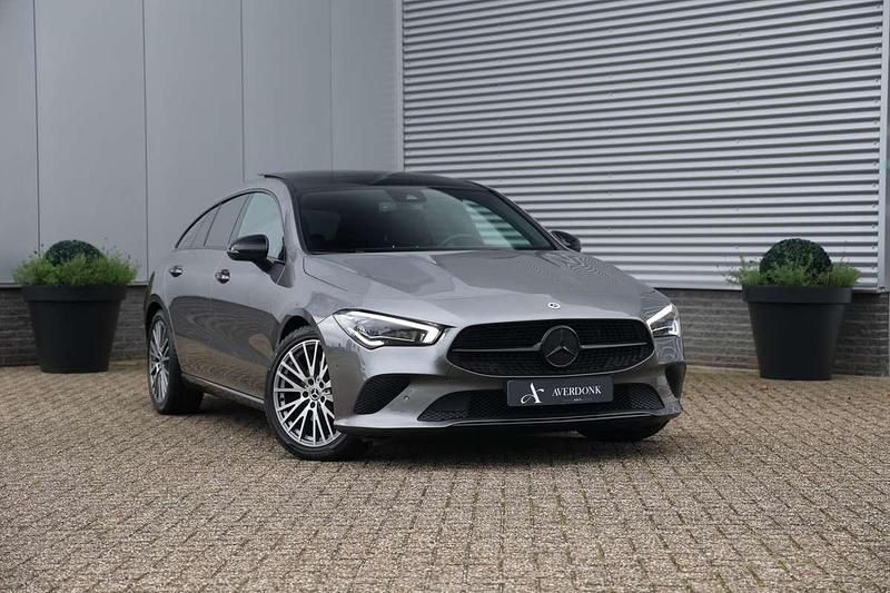 Grijs Gebruikt 2022 Mercedes CLA200 Shooting Brake Luxury Stationwagen | € 29.790 (Eerlijke prijs) - Afbeelding 1/4