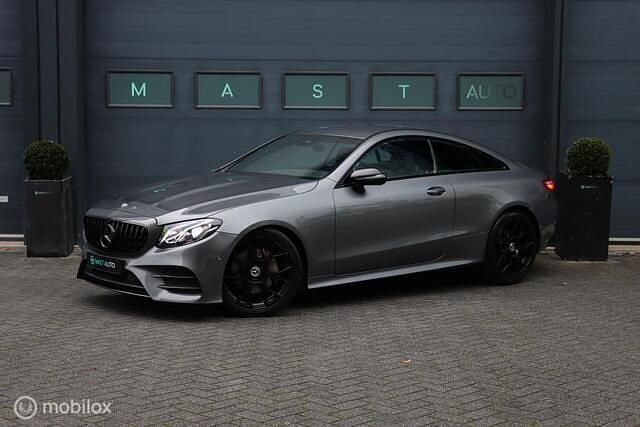 Grijs Gebruikt 2018 Mercedes E200 AMG Coupé | € 29.740 (Goede deal) - Afbeelding 1/4