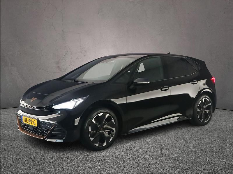 Metallic mythical black (0e) Nieuw 2026 Cupra Born Limited Edition Hatchback | € 35.900 (Eerlijke prijs) - Afbeelding 1/4