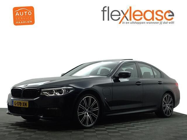 Zwart metallic Gebruikt 2020 BMW 530e iPerformance Sedan | € 34.900 (Eerlijke prijs) - Afbeelding 1/4