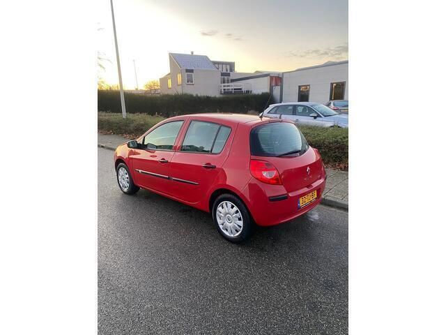 Occasion Renault Clio II Expression 68 PK (50 kW) 2006 Rood Hatchback