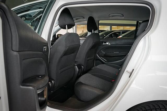 Occasion Peugeot 308 Active 110 PK (80 kW) 2020 Wit Hatchback