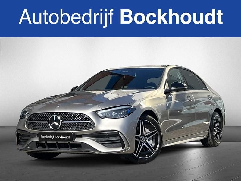 Beige Gebruikt 2023 Mercedes C300 AMG line Sedan | € 46.450 (Goede deal) - Afbeelding 1/4