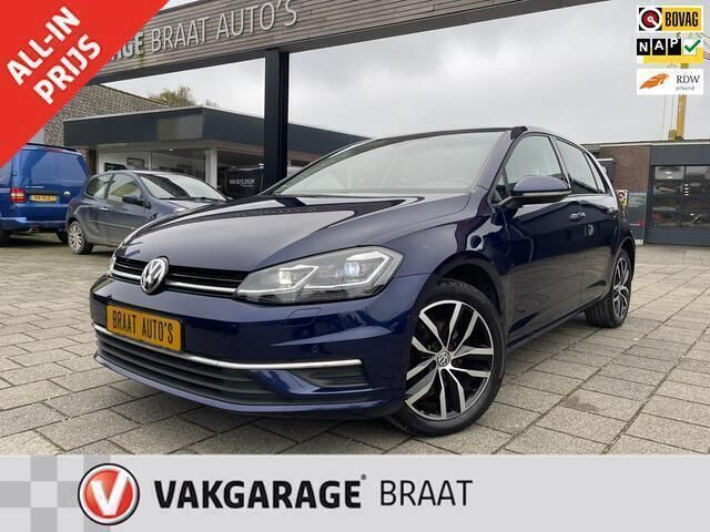 Blauw, metallic lak Gebruikt 2018 VW Golf VII Sound Hatchback | € 17.950 (Eerlijke prijs) - Afbeelding 1/4