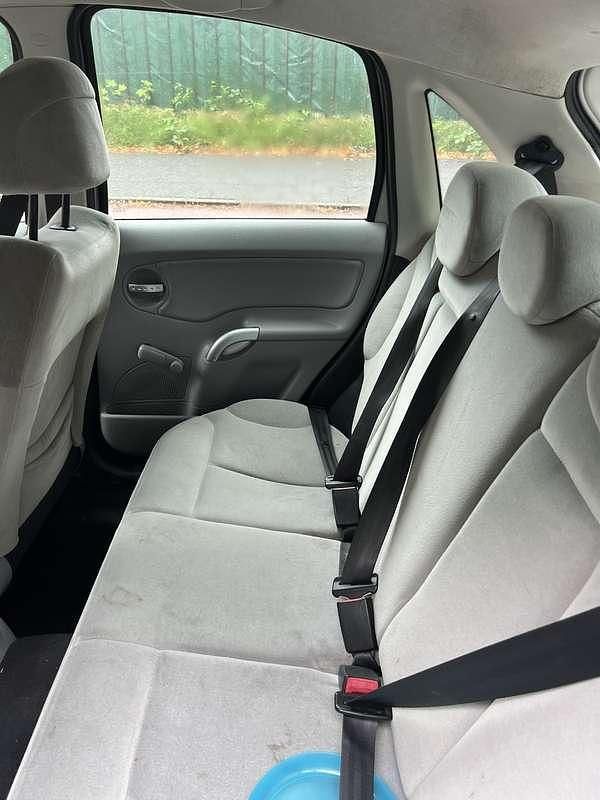 Grijs Gebruikt 2004 Citroën C3 Exclusive Hatchback | € 1.100 (Eerlijke prijs) - Afbeelding 1/4