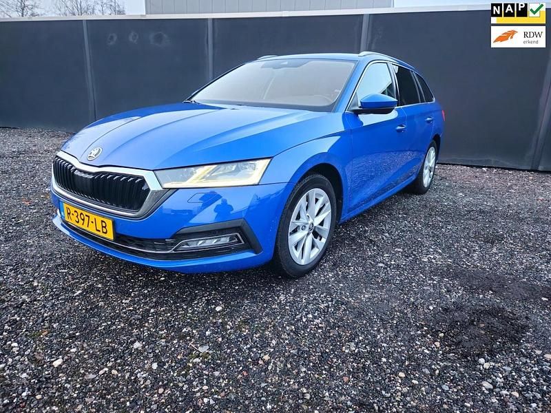 Occasion Skoda Octavia Business Line 2022 Blauw Stationwagen