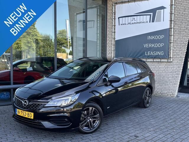 Zwart, metallic lak Occasion 2021 Opel Astra Design & Tech Stationwagen | € 10.450 (Eerlijke prijs) - Afbeelding 1/4