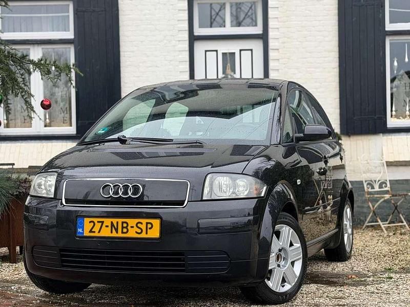 Zwart (metallic) Gebruikt 2003 Audi A2 Hatchback | € 2.350 (Eerlijke prijs) - Afbeelding 1/4
