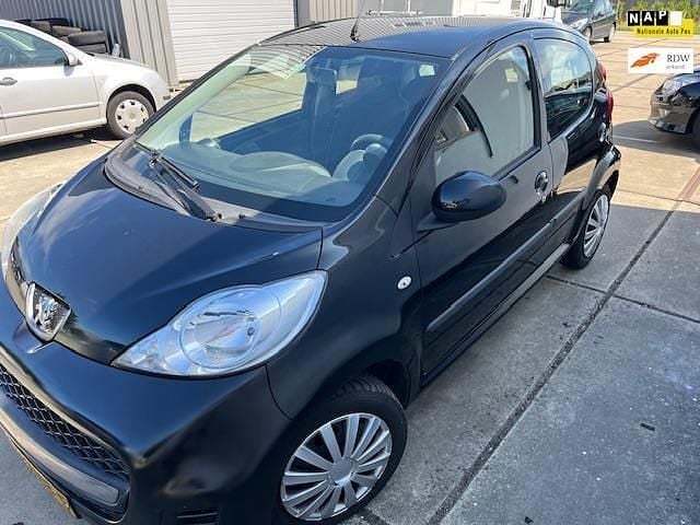 Zwart Gebruikt 2010 Peugeot 107 Hatchback | € 2.500 (Goede deal) - Afbeelding 1/4